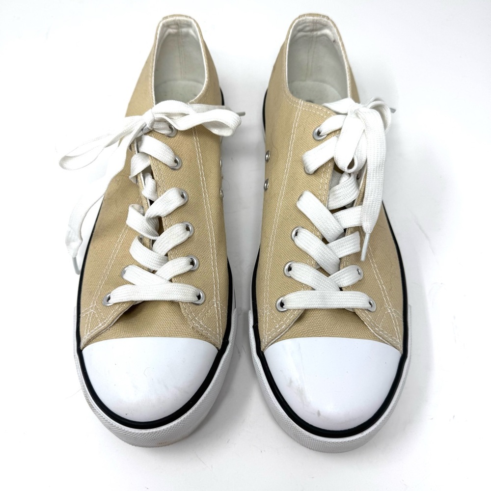 Men’s tennis shoes, size 11/42